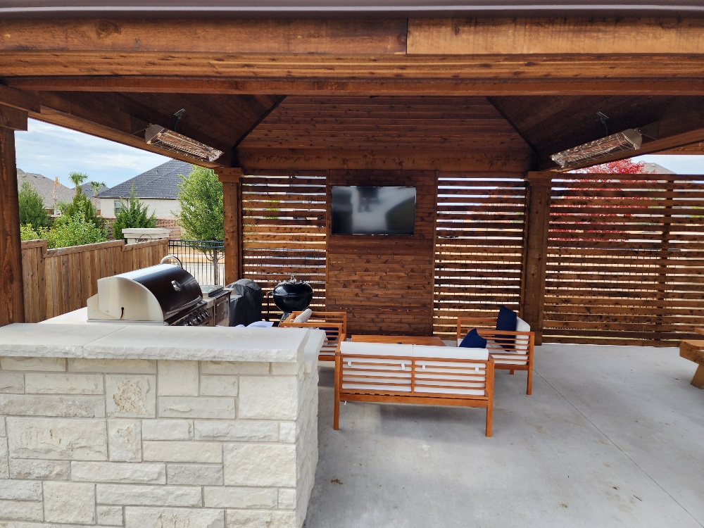 Covered patio design with outdoor kitchen Outdoor Living Parker TX